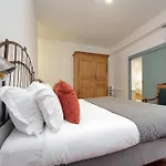 Pantheon 2 Bedrooms Рим